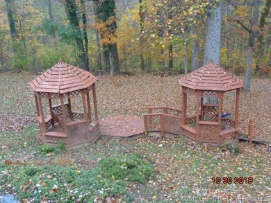 Isn't this just to cute?  A gazebo for each of you