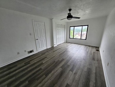 535 3rd St, Pitcairn, PA 15140 - photo 5