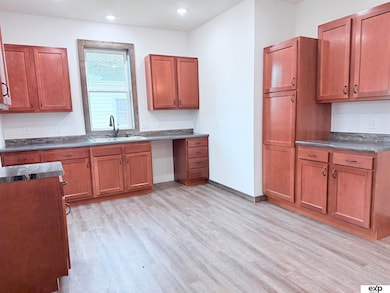 706 E Everett St, Oneill, NE 68763 - photo 4