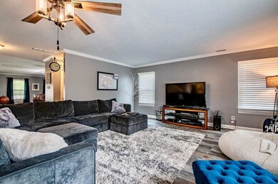 863 Moate Cir, Greenwood, IN 46143 - photo 5