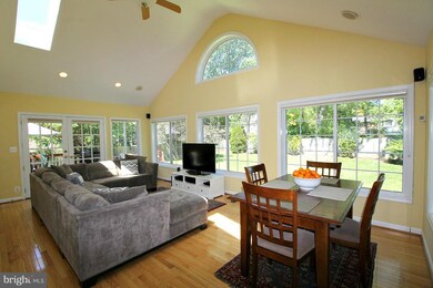 302 Kent St, Falls Church, VA 22046 - photo 2