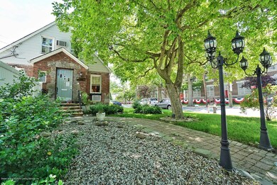267 Locust Ave, Staten Island, NY 10306 - photo 2