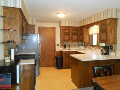 Super functional kitchen/dining room w/SS applianc