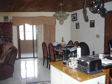 7  Kitchen - dining area.JPG