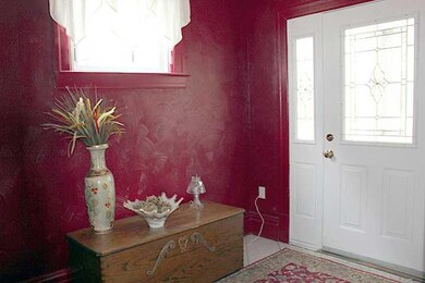Entry/Foyer.