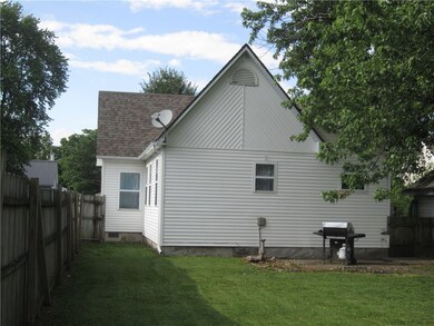 2805 Champaign Ave, Mattoon, IL 61938 - photo 2