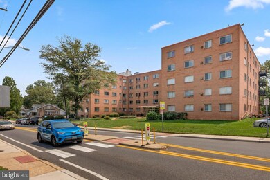 The Carolyn Condominiums unit 206, Silver Spring, MD 20910 - photo 2
