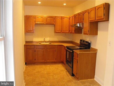 921 Pike St, Reading, PA 19604 - photo 7