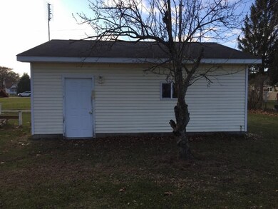 8 Mc Cormick St, Hamlet, IN 46532 - photo 5