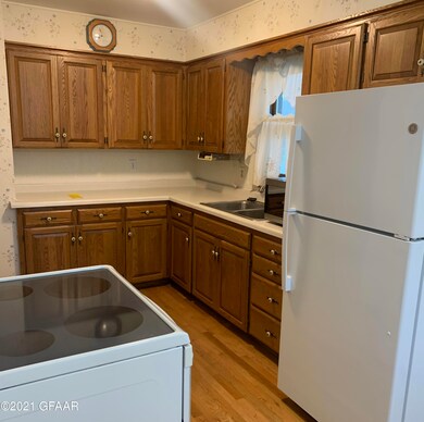 1611 S 16th St, Grand Forks, ND 58201 - photo 2