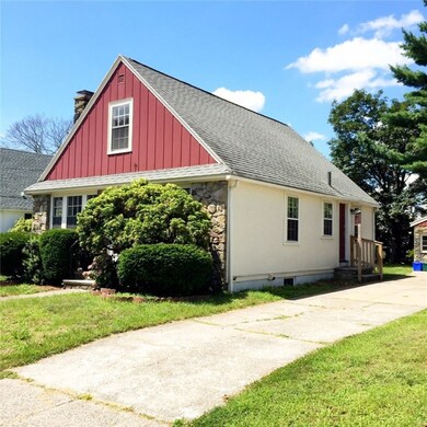 75 Edgemere Rd, Pawtucket, RI 02861 - photo 2