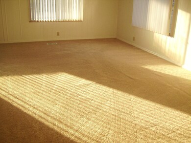 5560 Leona Ln, Rosamond, CA 93560 - photo 7