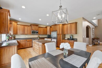 549 W Gladys Ave, Elmhurst, IL 60126 - photo 7