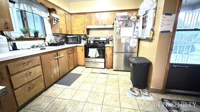 26 W Maplewood Ave, Muskegon, MI 49444 - photo 5