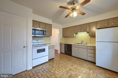 929 E Maple St, Palmyra, PA 17078 - photo 5