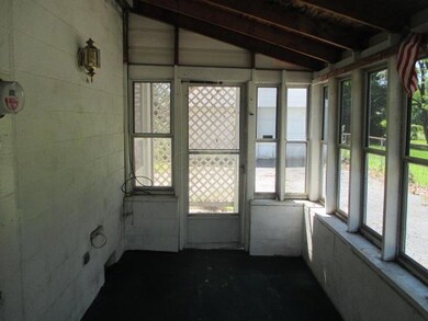 1611 FREBIS (19) inside patio reverse