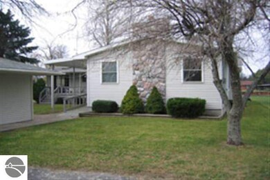 700 E Allen Ct, Au Gres, MI 48703 - photo 2