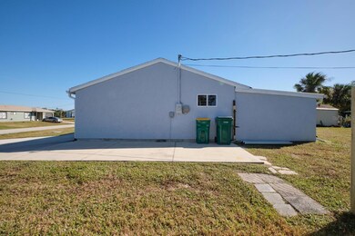 18647 Kerrville Cir, Port Charlotte, FL 33948 - photo 4