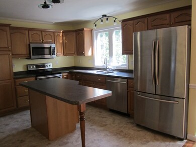 139 E Charlton Rd, Spencer, MA 01562 - photo 3