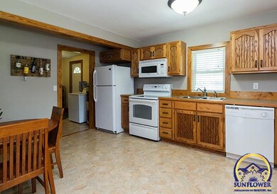 314 E Main St, Mayetta, KS 66509 - photo 6