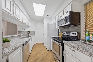 5210 Weslayan St unit 303, Houston, TX 77005 - photo 6