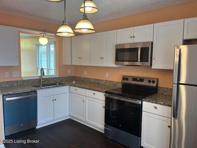 3324 Rainview Cir, Louisville, KY 40220 - photo 7