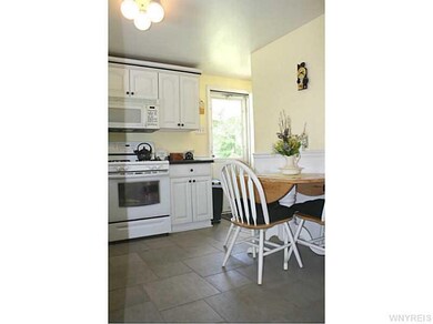 Kitchen. Gorgeous porcelain tile floor
