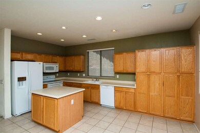004_Kitchen