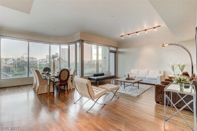 Perfectly furnished and with lighting placed in ju