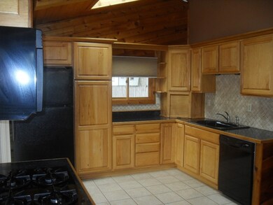 unlisted-address, Carpentersville, IL 60110 - photo 4