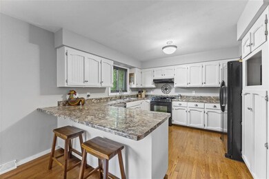 4949 Highwood Cir, Middleton, WI 53562 - photo 5