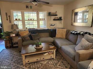 132 Mowat Cir, Trenton, NJ 08690 - photo 2