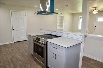 1005 Midas Ln, Alvin, TX 77511 - photo 5