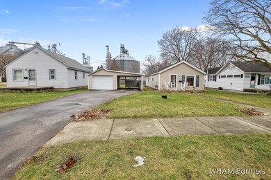 209 Maple St, Lowell, MI 49331 - photo 3