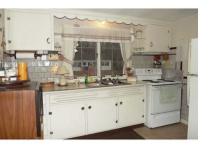 26 Yellowstone Ave, Warwick, RI 02888 - photo 4