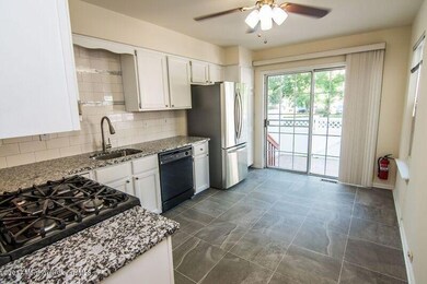 Listing%20Photo%20-31
