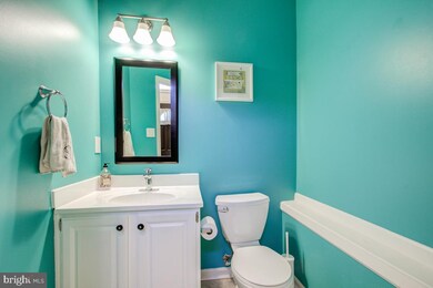 6334 Mary Todd Ln, Centreville, VA 20121 - photo 4