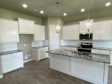 612 Sovereign Dr, Granbury, TX 76049 - photo 4