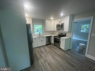 12404 Stirrup Ln, Bowie, MD 20715 - photo 2