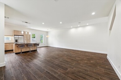Expansive space that effortlessly combines the liv