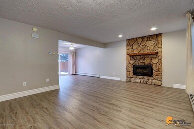 3120 E 41st Livingroom