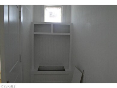 Foyer - Convenient landing zone with storage near 