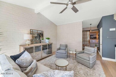 4525 N 66th St-small-006-008-TOD5935-666