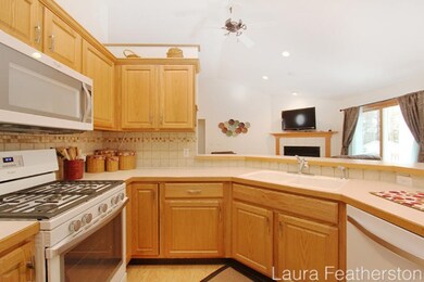kitchen 2.jpg