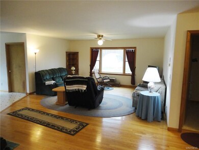10259 Allen Road, Concord, NY - living room with g
