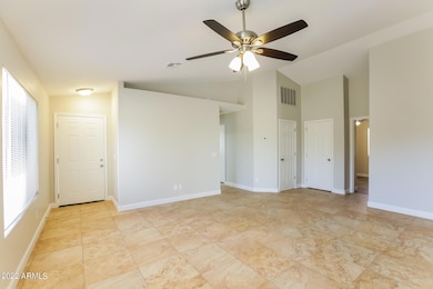 002-photo-living-room-11177775