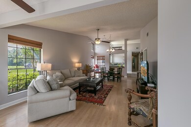 007_Living & Dining Room