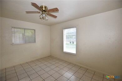 1002 Hillyer St unit 4, San Marcos, TX 78666 - photo 4