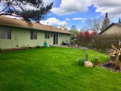 214 Charles Ct, Newberg, OR 97132 - photo 5