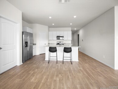 552 Chaco Loop, Seguin, TX 78155 - photo 4